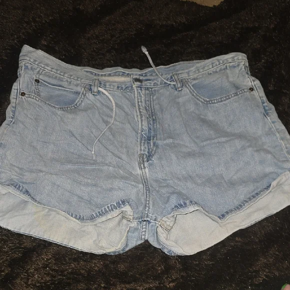 Light Wash Denim Women’s Shorts - Casual Summer Style - Picture 1 of 2